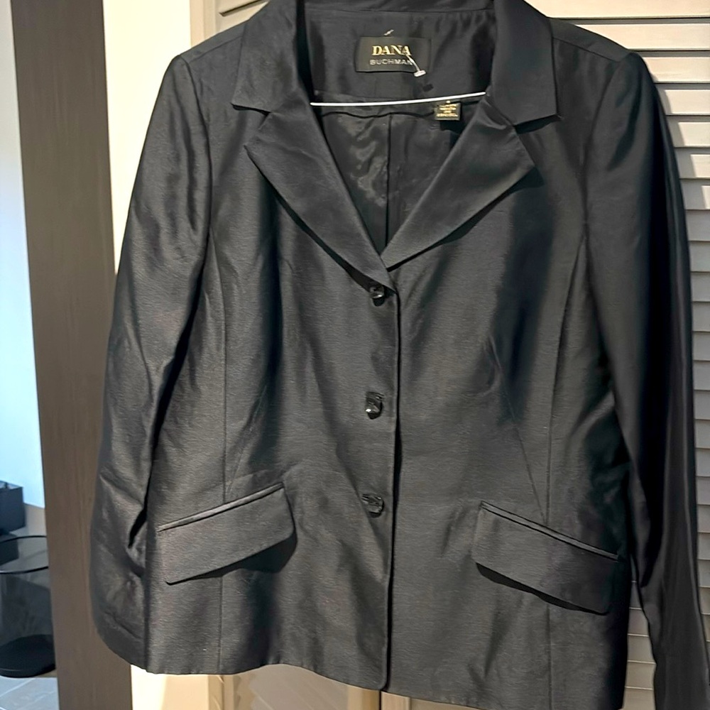 “Dana Buchman” 100% Silk Black “Tuxedo Like” Evening Jacket